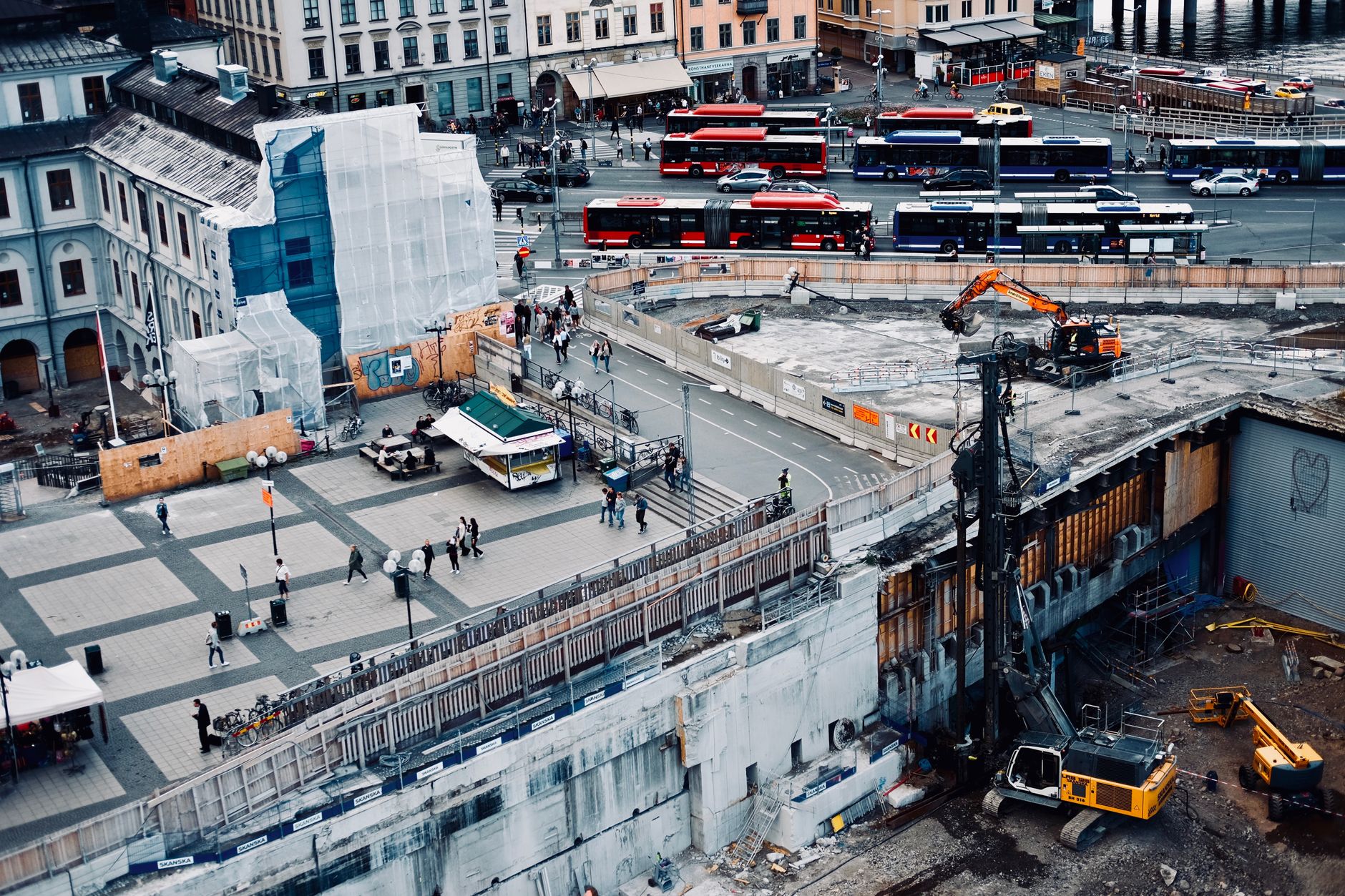 Badrumsrenoveringar i Stockholms flerbostadshus tar ofta längre tid på grund av tillstånd, logistik och leveranser.